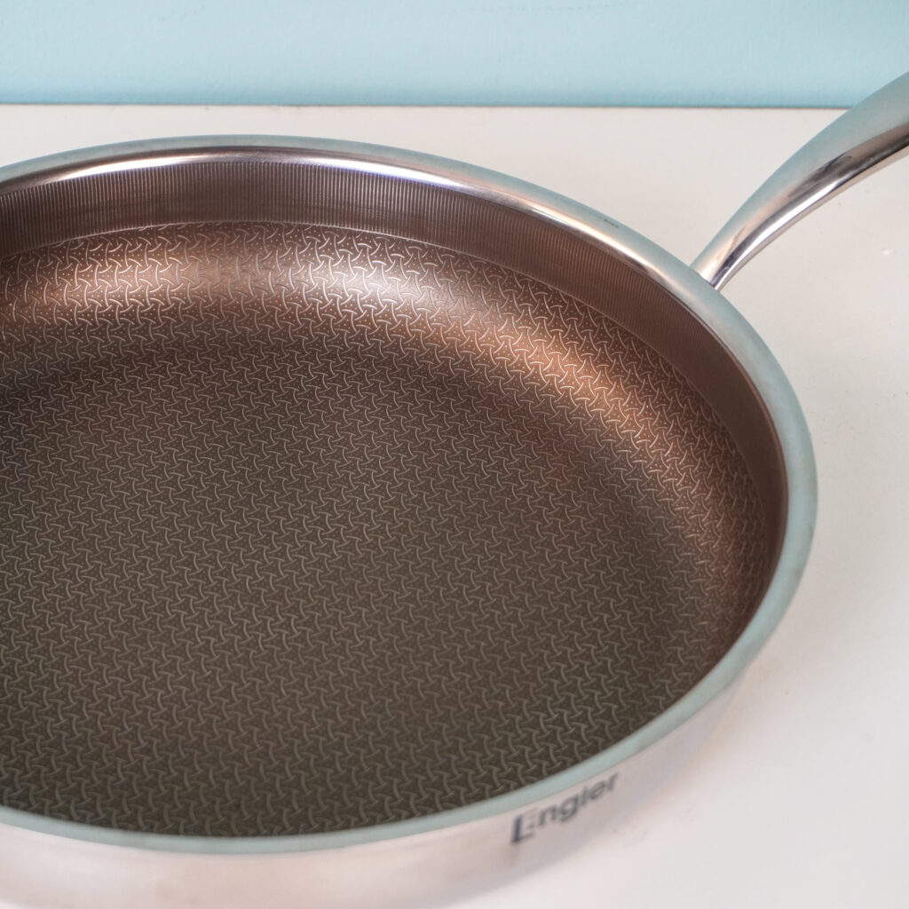Bề mặt Titanium chuẩn y tế